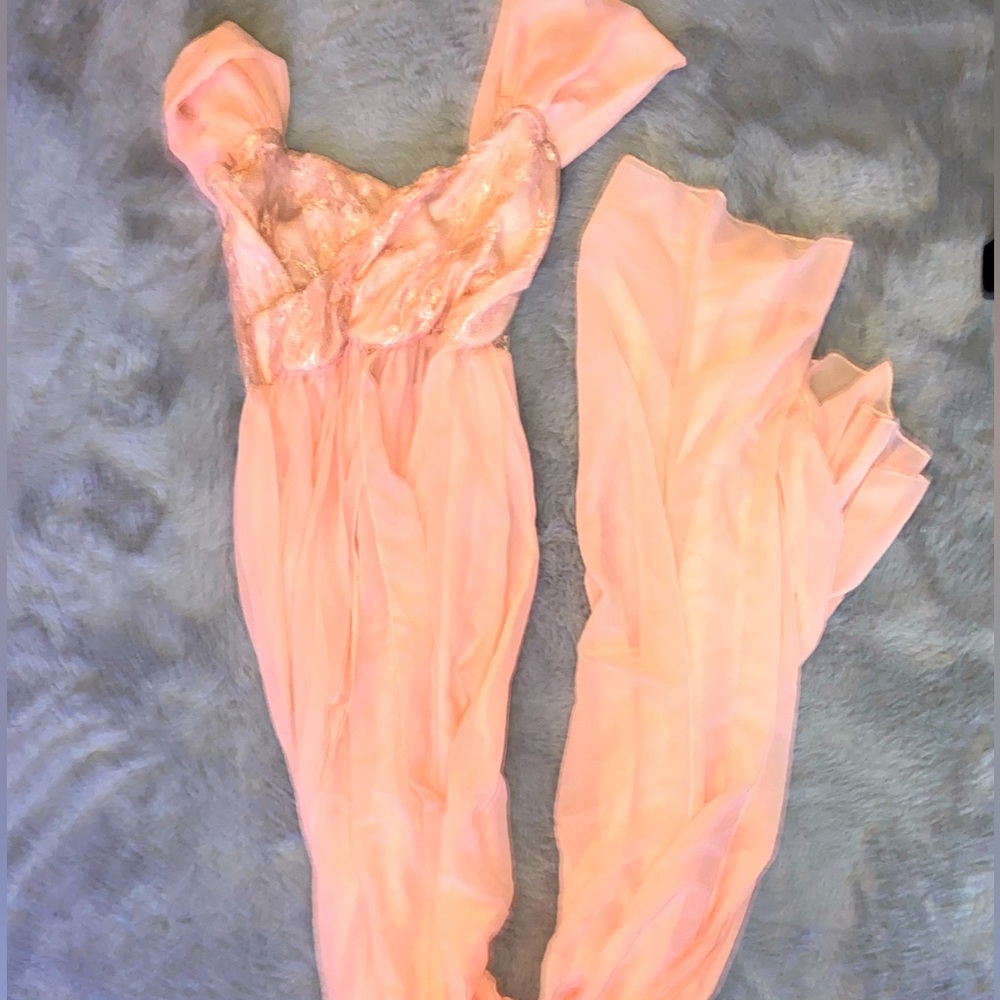 Maternity dress with open front for photos